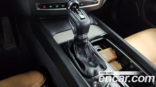 Volvo XC60 2020 — Şəkil 8/20