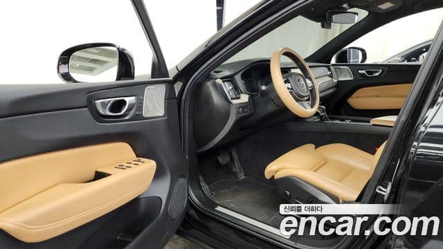 Volvo XC60 2020 — Şəkil 9/20