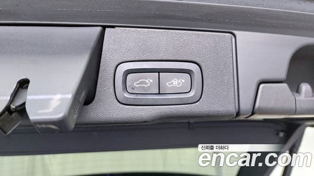 Volvo XC60 2020 — Şəkil 16/20
