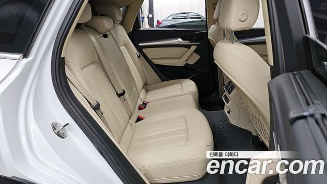 Audi Q5 2023 — Şəkil 12/20