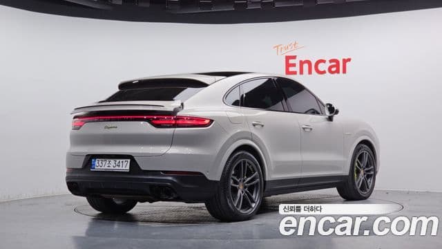 Porsche Cayenne 2021 — ფოტო 4/20