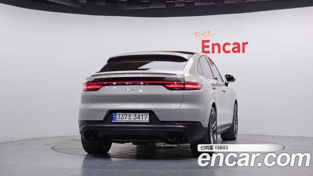 Porsche Cayenne 2021 — ფოტო 16/20