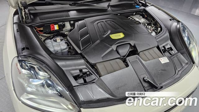 Porsche Cayenne 2021 — ფოტო 9/20