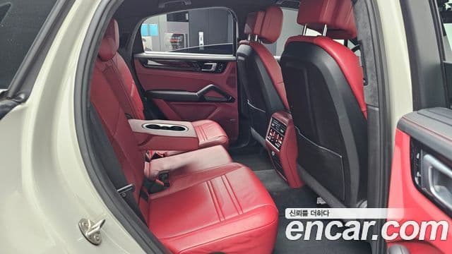 Porsche Cayenne 2021 — ფოტო 20/20