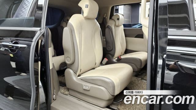 Kia Carnival 2020 — Фото 12/20