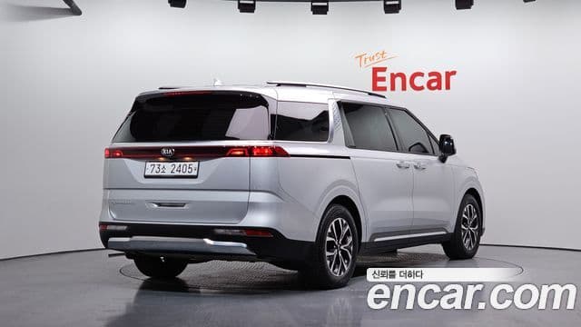 Kia Carnival 2020 — ფოტო 2/20