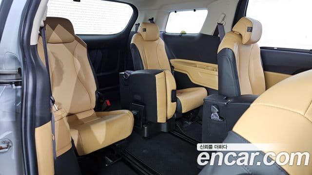 Kia Carnival 2020 — ფოტო 13/20