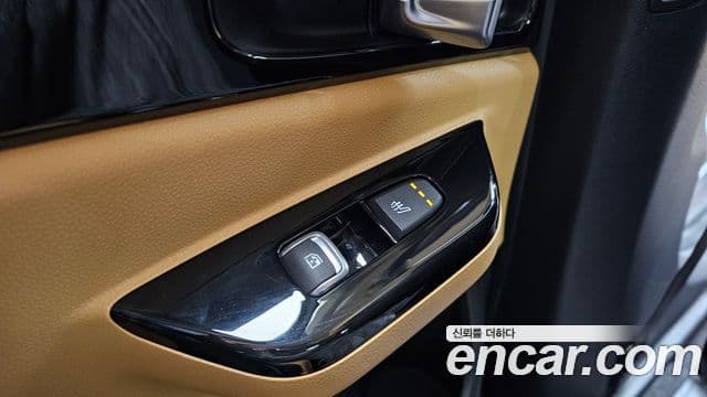 Kia Carnival 2020 — ფოტო 18/20