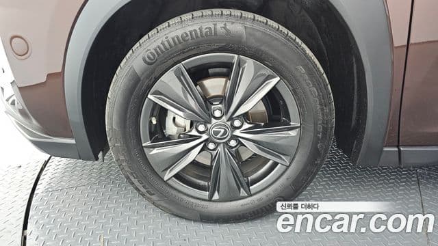 Lexus UX250h 2019 — ფოტო 5/20