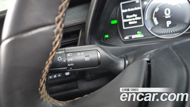 Lexus UX250h 2019 — ფოტო 18/20