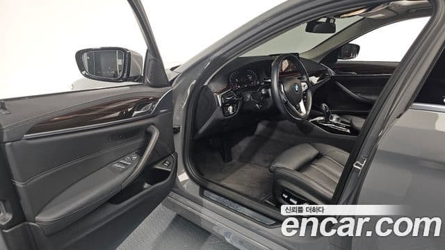 BMW 5 Series 2021 — ფოტო 10/20