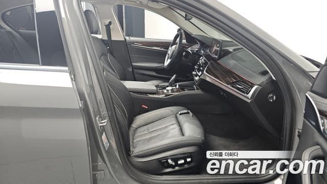 BMW 5 Series 2021 — ფოტო 11/20