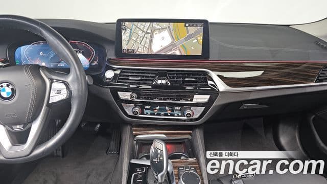 BMW 5 Series 2021 — ფოტო 14/20