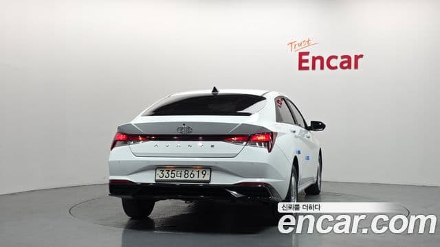 Hyundai The New Avante Hybrid 2021 — ფოტო 8/20