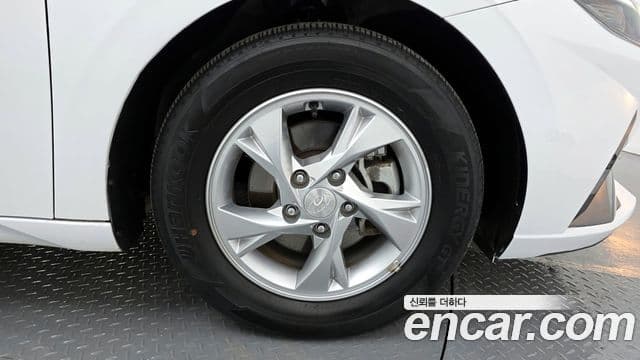 Hyundai The New Avante Hybrid 2021 — ფოტო 9/20