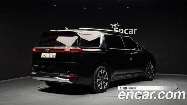Kia Carnival 2020 — ფოტო 2/20