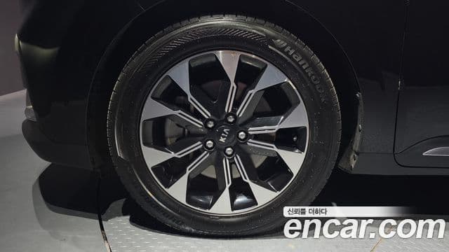 Kia Carnival 2020 — ფოტო 5/20