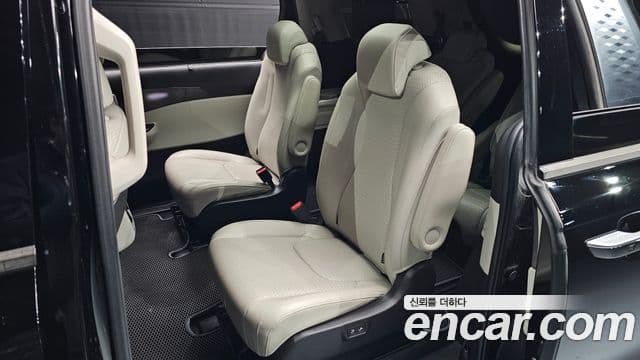 Kia Carnival 2020 — ფოტო 13/20