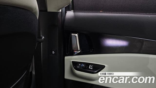 Kia Carnival 2020 — ფოტო 19/20