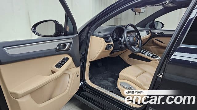 Porsche Macan 2022 — Фото 10/20