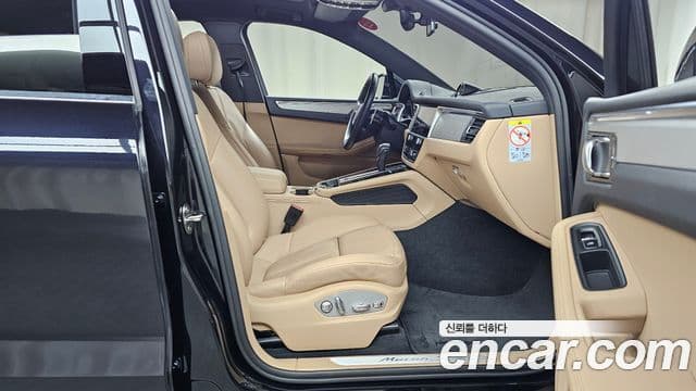 Porsche Macan 2022 — Фото 11/20