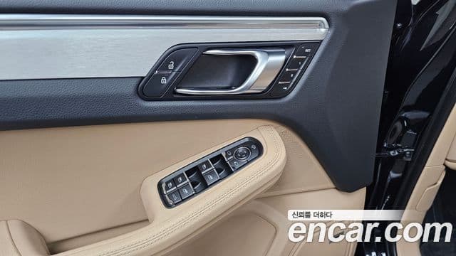 Porsche Macan 2022 — Фото 14/20