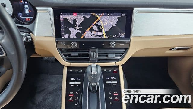 Porsche Macan 2022 — Фото 16/20