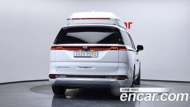Kia Carnival 2021 — ფოტო 4/20