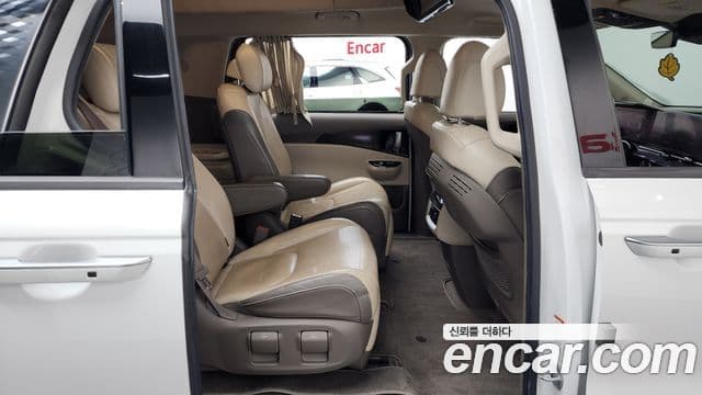 Kia Carnival 2021 — ფოტო 6/20