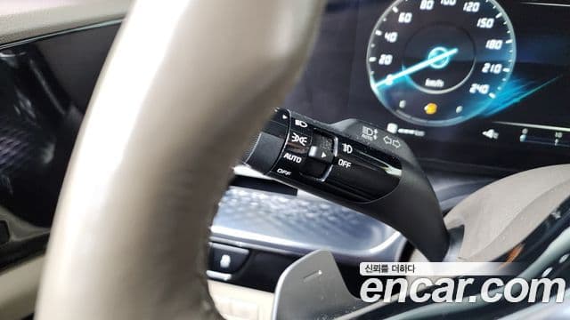Kia Carnival 2021 — ფოტო 17/20