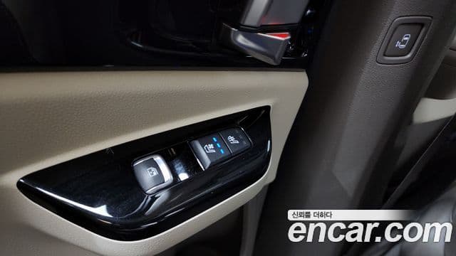 Kia Carnival 2021 — ფოტო 15/20