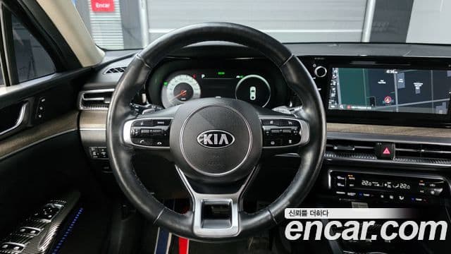 Kia K5 2021 — ფოტო 13/20