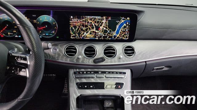 Mercedes-Benz E-Class 2020 — фото 15 из 20