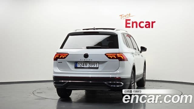 Volkswagen Tiguan Allspace 2024 — ფოტო 4/20