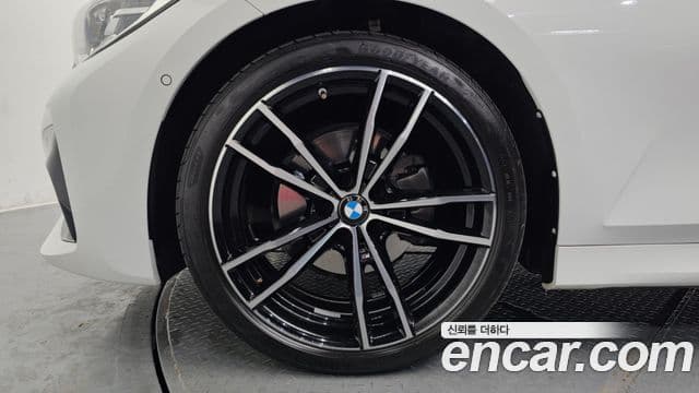 BMW 3 Series 2022 — ფოტო 17/20