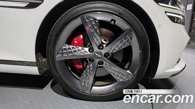 Genesis G80 2022 — Photo 18/20