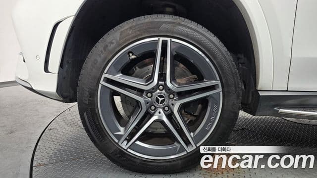 Mercedes-Benz GLS-Class 2022 — Photo 9/20