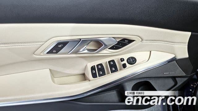 BMW 3 Series 2020 — ფოტო 14/20