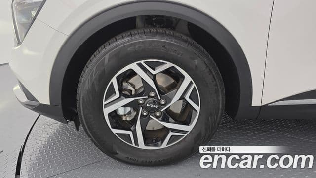 Kia Sportage 2022 — ფოტო 5/20