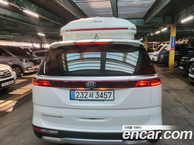 Kia Carnival 2020 — ფოტო 13/19