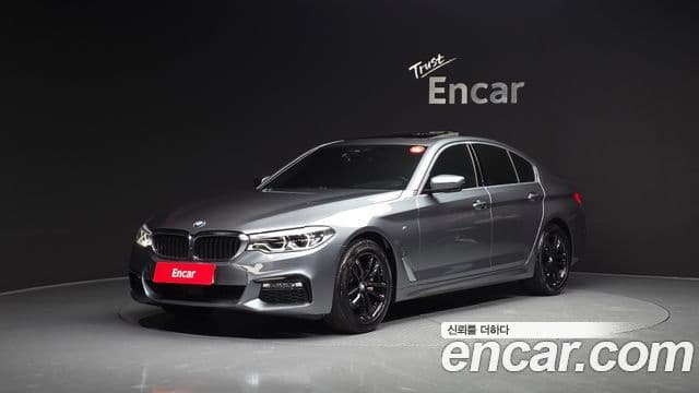 BMW 5 Series 2018 — ფოტო 13/20