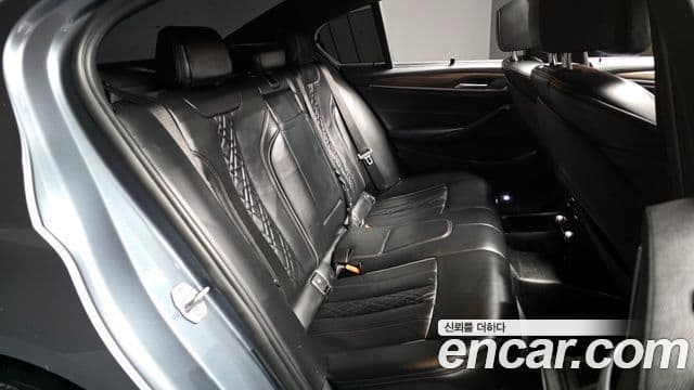 BMW 5 Series 2018 — ფოტო 11/20