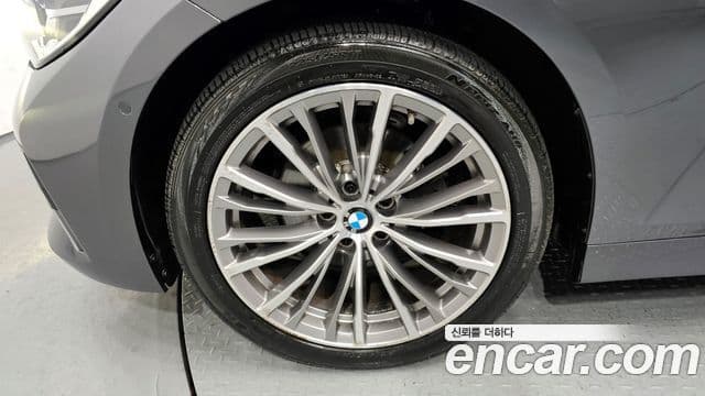 BMW 3 Series 2019 — ფოტო 4/20
