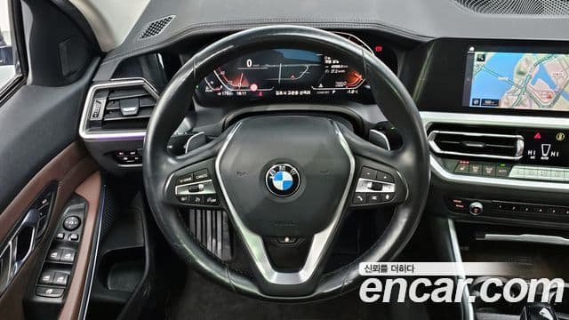 BMW 3 Series 2019 — ფოტო 13/20