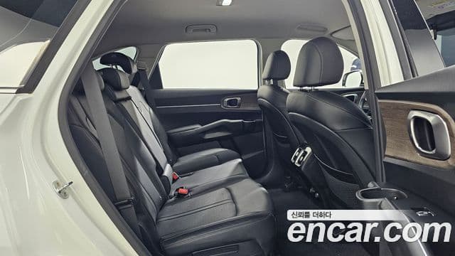 Kia Sorento 2022 — Фото 12/20