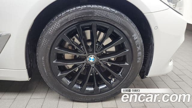 BMW 5 Series 2018 — ფოტო 5/20