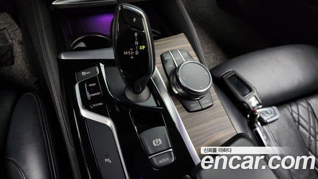 BMW 5 Series 2018 — ფოტო 9/20