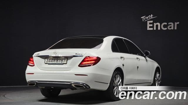 Mercedes-Benz E-Class 2019 — ფოტო 2/20