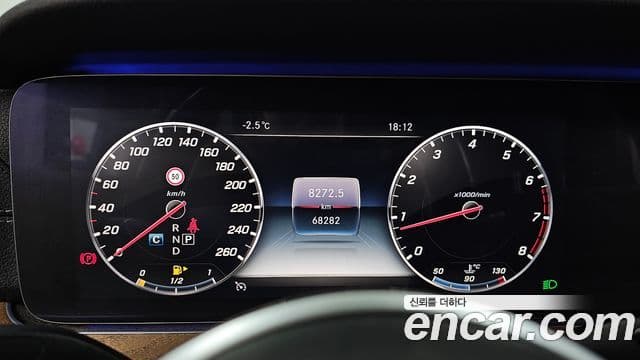 Mercedes-Benz E-Class 2019 — ფოტო 8/20