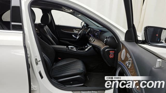 Mercedes-Benz E-Class 2019 — ფოტო 11/20